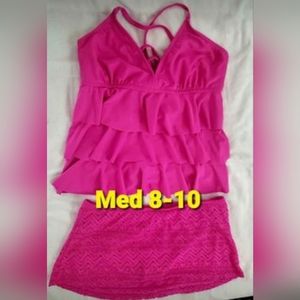 Ladies 8-10 swimming suit in perfect condition